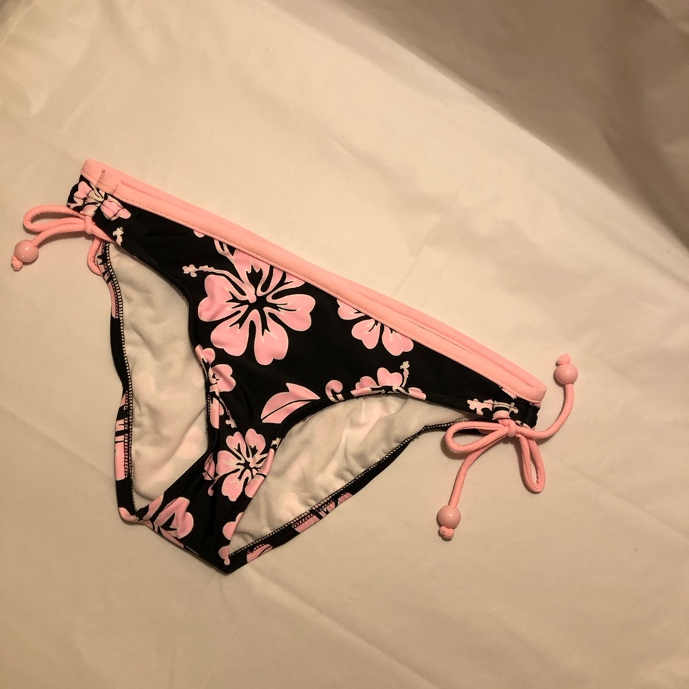 Black light pink bikini bottom size M hibiscus print